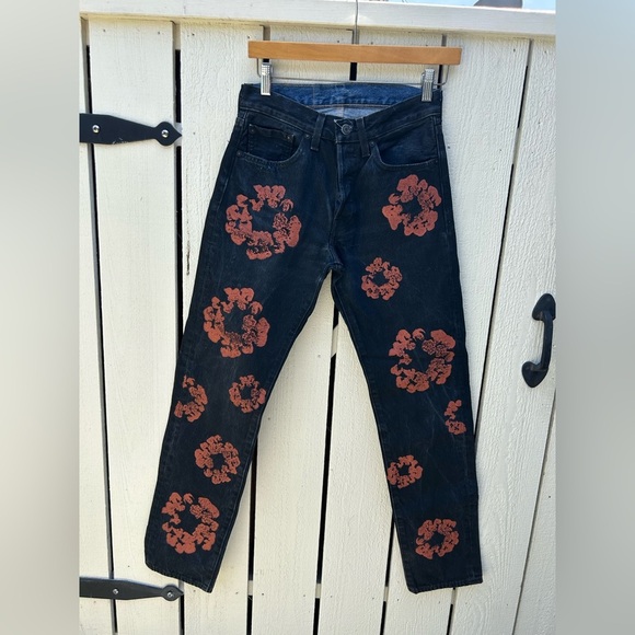 Denim Tears X Levi's 501 Red Clay Cotton Wreath Jeans Size 27 - Picture 1 of 9